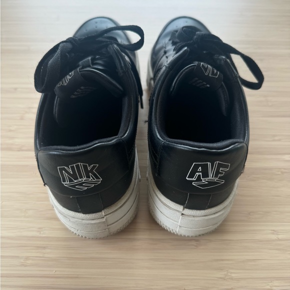 Womens Nike Air Force black leather sneakers size 8 - Picture 3 of 4